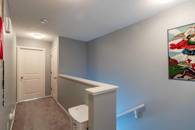25 Kinlea Way Nw, Home with 3 bedrooms, 2 bathrooms and 3 parking in Calgary AB | Image 16