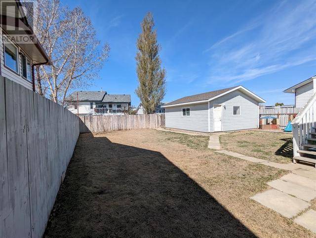2304 7 Avenue Ne, House detached with 3 bedrooms, 2 bathrooms and 3 parking in Medicine Hat AB | Image 31