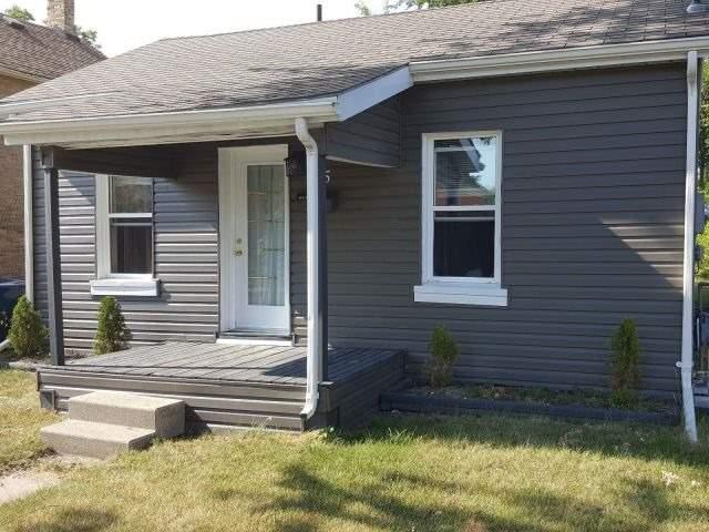 25 Park Ave, House detached with 2 bedrooms, 1 bathrooms and 3 parking in Brantford ON | Image 2