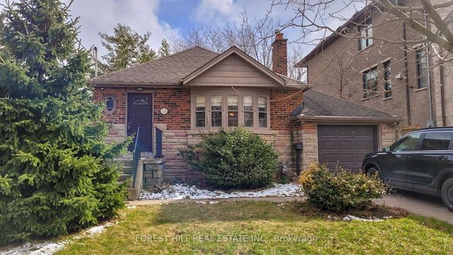 33 Burncrest Dr, House detached with 2 bedrooms, 2 bathrooms and 3 parking in Toronto ON | Image 2