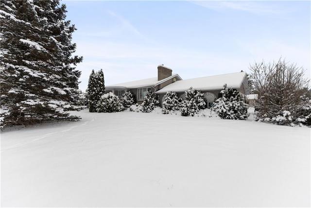 42 Yantha Crescent, House detached with 7 bedrooms, 3 bathrooms and 6 parking in Madawaska Valley ON | Image 2