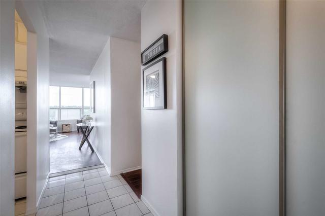 1001 - 2365 Kennedy Rd, Condo with 2 bedrooms, 2 bathrooms and 1 parking in Toronto ON | Image 12