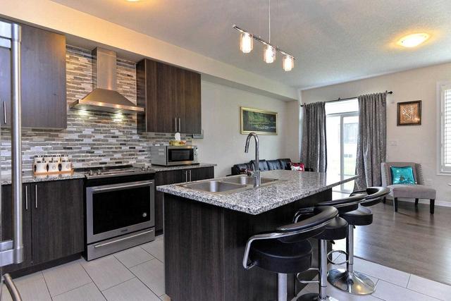 8883 Chickory Tr, House detached with 4 bedrooms, 3 bathrooms and 3 parking in Niagara Falls ON | Image 5