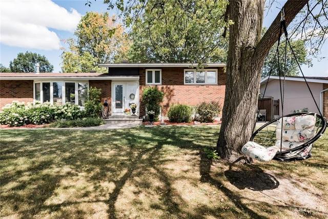 23 Beaverton Avenue, House detached with 5 bedrooms, 3 bathrooms and 5 parking in Ottawa ON | Image 1