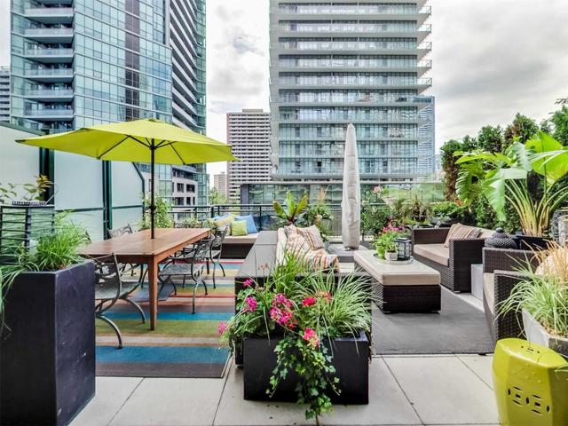 518 - 35 Hayden St, Condo with 1 bedrooms, 2 bathrooms and 1 parking in Toronto ON | Image 1