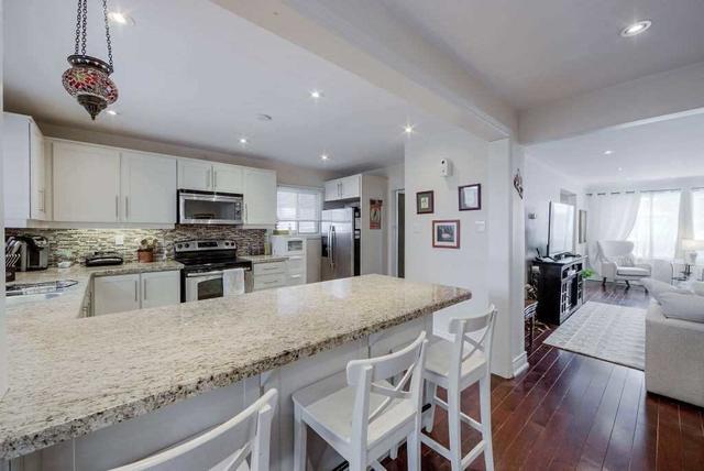 3 Beethoven Crt, House semidetached with 3 bedrooms, 4 bathrooms and 2 parking in Toronto ON | Image 2
