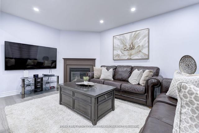 47 Sir Jacobs Cres, House detached with 4 bedrooms, 4 bathrooms and 6 parking in Brampton ON | Image 3
