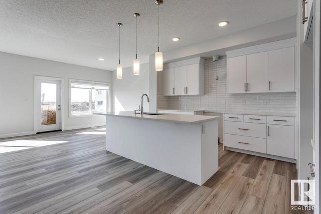 19033 20a Av Nw, House detached with 3 bedrooms, 2 bathrooms and 4 parking in Edmonton AB | Image 10