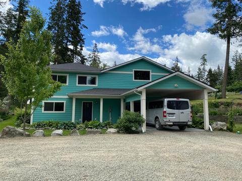 3677 20th Street, House detached with 3 bedrooms, 3 bathrooms and null parking in Central Kootenay B BC | Card Image