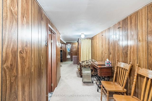 372 St Clarens Ave, House detached with 4 bedrooms, 2 bathrooms and 3 parking in Toronto ON | Image 31