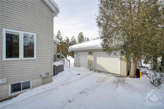 19867 Kenyon Concession 1 Road, House detached with 3 bedrooms, 2 bathrooms and 8 parking in North Glengarry ON | Image 3