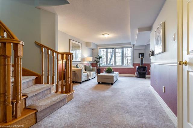 10 - 2303 Hill Ridge Court, House attached with 3 bedrooms, 2 bathrooms and 4 parking in Oakville ON | Image 29
