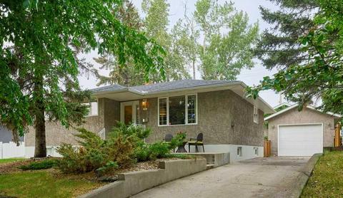 197 Windermere Road Sw, House detached with 4 bedrooms, 2 bathrooms and 2 parking in Calgary AB | Card Image