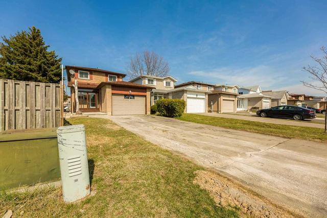 15 Newbridge Cres, House detached with 3 bedrooms, 3 bathrooms and 5 parking in Brampton ON | Image 35