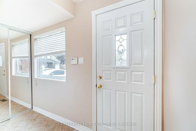 9 Jameson Cres, House detached with 4 bedrooms, 2 bathrooms and 5 parking in Brampton ON | Image 33