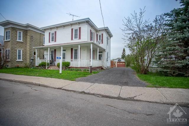 1115 Labrosse Street, House detached with 4 bedrooms, 2 bathrooms and 2 parking in East Hawkesbury ON | Image 2