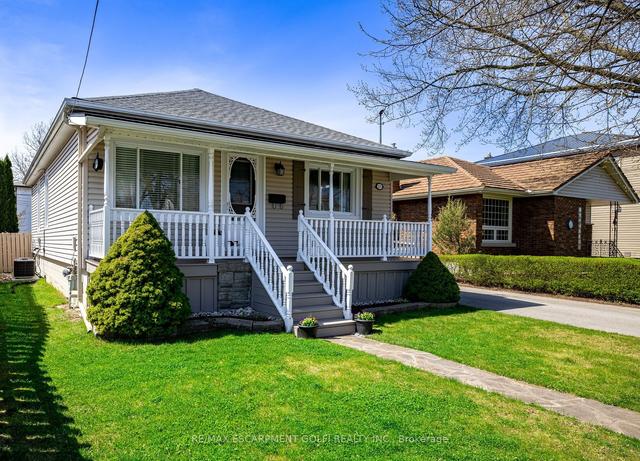 295 Scholfield Ave S, House detached with 3 bedrooms, 1 bathrooms and 3 parking in Welland ON | Image 1