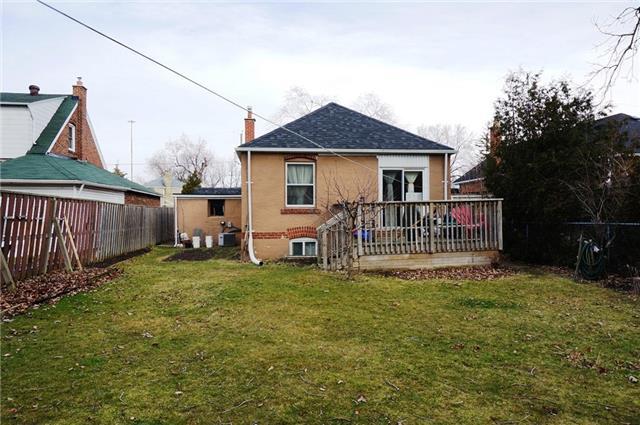 23 Marquette Ave, House detached with 2 bedrooms, 2 bathrooms and 2 parking in Toronto ON | Image 9