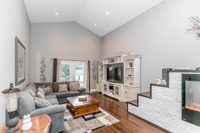 717 Hillview Cres, House detached with 3 bedrooms, 2 bathrooms and 7 parking in Pickering ON | Image 6