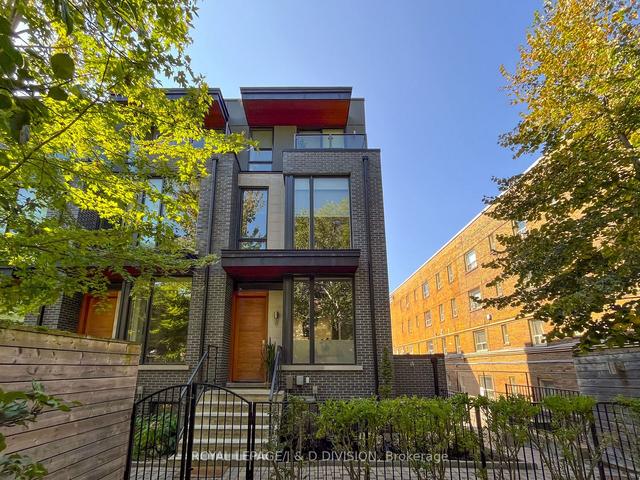 8 - 837 Broadview Ave, House attached with 3 bedrooms, 3 bathrooms and 1 parking in Toronto ON | Image 1