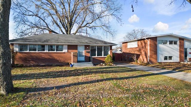 3631 Roxborough Ave, House detached with 3 bedrooms, 2 bathrooms and 4 parking in Windsor ON | Image 12