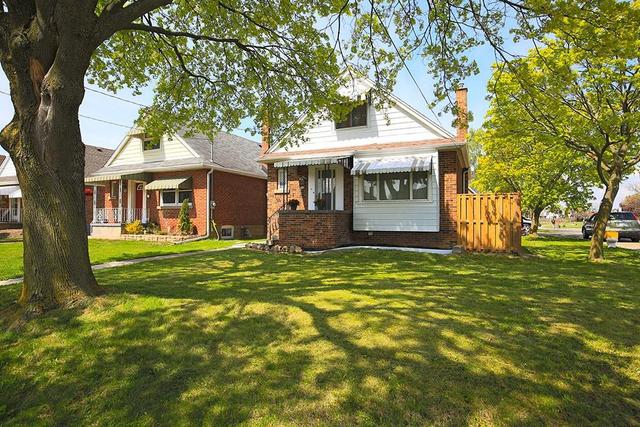 50 Bell Avenue, House detached with 4 bedrooms, 2 bathrooms and 3 parking in Hamilton ON | Image 3