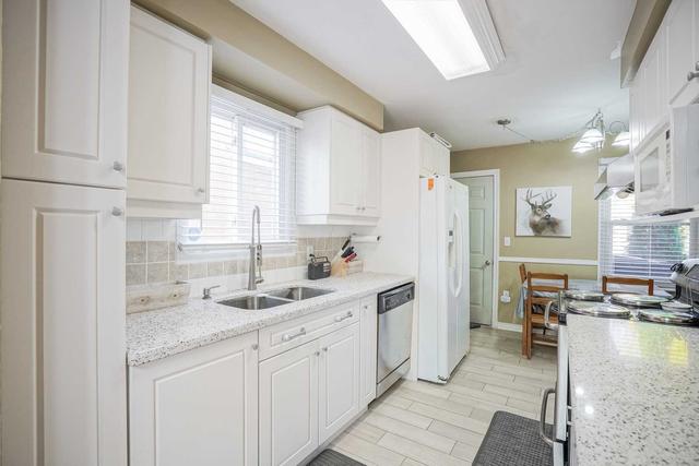 89 Cabernet Circ, House detached with 3 bedrooms, 2 bathrooms and 3 parking in Toronto ON | Image 3