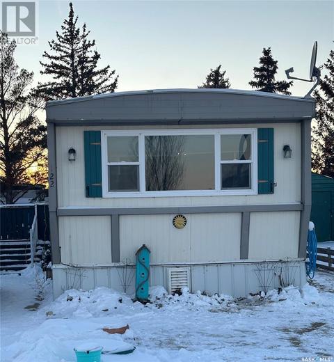 122 Spruce Street, Home with 3 bedrooms, 1 bathrooms and null parking in Caronport SK | Card Image