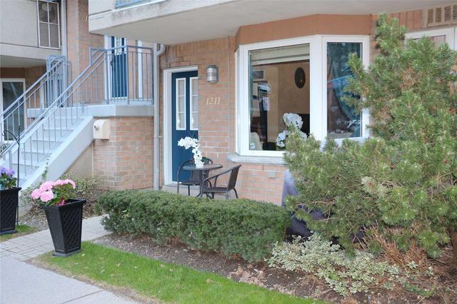 1211 - 28 Sommerset Way, Townhouse with 1 bedrooms, 2 bathrooms and 2 parking in Toronto ON | Image 4