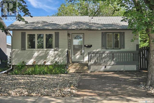 5886 Mckinley Avenue, House detached with 2 bedrooms, 2 bathrooms and null parking in Regina SK | Card Image