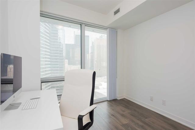 2402 - 100 Harbour St, Condo with 2 bedrooms, 2 bathrooms and 1 parking in Toronto ON | Image 10