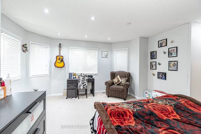 123 Oatfield Rd S, House semidetached with 4 bedrooms, 3 bathrooms and 4 parking in Brampton ON | Image 16
