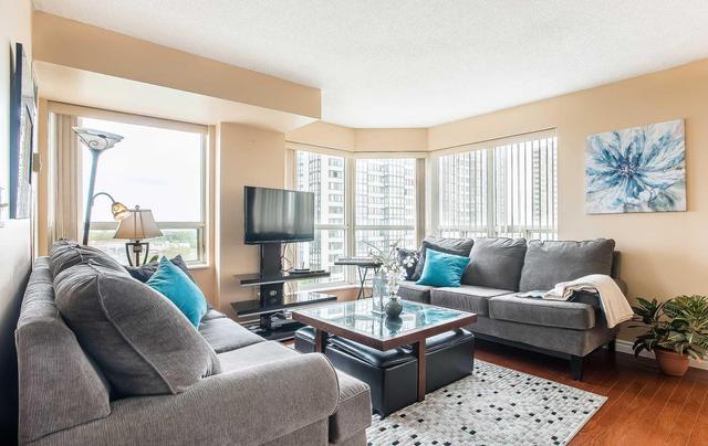 910 - 335 Webb Dr, Condo with 2 bedrooms, 2 bathrooms and 1 parking in Mississauga ON | Image 4
