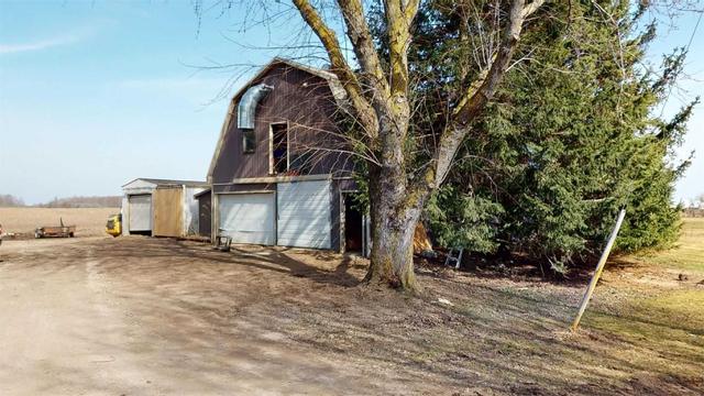 8599 Concession Rd 6, Home with 3 bedrooms, 3 bathrooms and 11 parking in Mapleton ON | Image 33