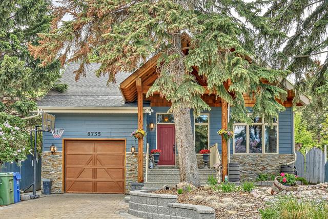 8735 33 Avenue Nw, House detached with 3 bedrooms, 2 bathrooms and 3 parking in Calgary AB | Image 1