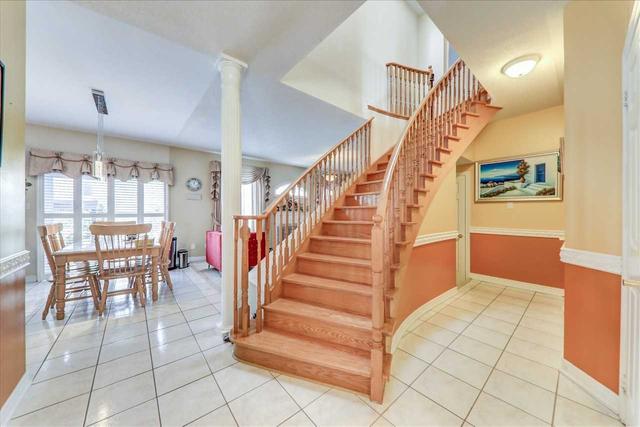 4 Grapevine Circ, House detached with 4 bedrooms, 4 bathrooms and 6 parking in Toronto ON | Image 2