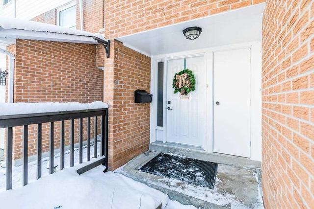 8 - 237 Steel St, Townhouse with 3 bedrooms, 2 bathrooms and 1 parking in Barrie ON | Image 2