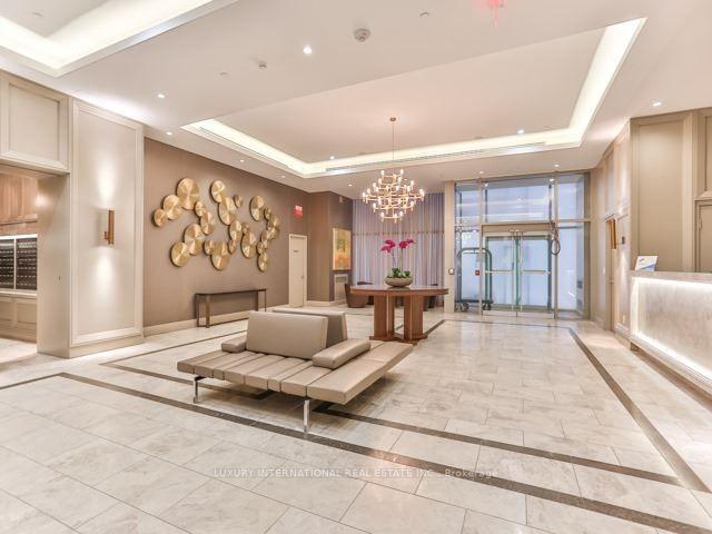 802 - 155 Yorkville Ave, Condo with 1 bedrooms, 1 bathrooms and 0 parking in Toronto ON | Image 2