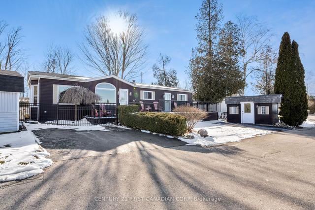 54 Lakeshore Dr, Condo with 2 bedrooms, 2 bathrooms and 3 parking in Puslinch ON | Image 1