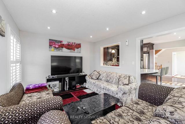 123 Oatfield Rd S, House semidetached with 4 bedrooms, 3 bathrooms and 4 parking in Brampton ON | Image 9