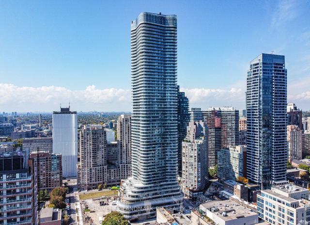 3202 - 11 Wellesley St W, Condo with 2 bedrooms, 2 bathrooms and 1 parking in Toronto ON | Image 1