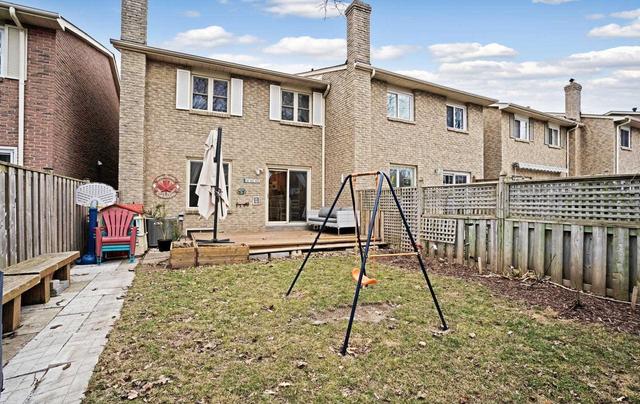 2072 Farrier Mews, House semidetached with 3 bedrooms, 4 bathrooms and 3 parking in Mississauga ON | Image 14