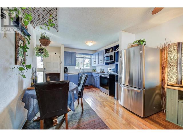 1296 Lawrence Avenue, House attached with 2 bedrooms, 1 bathrooms and 2 parking in Kelowna BC | Image 4