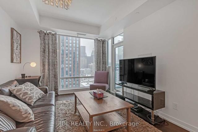 1707 - 21 Widmer St, Condo with 1 bedrooms, 1 bathrooms and 0 parking in Toronto ON | Image 2