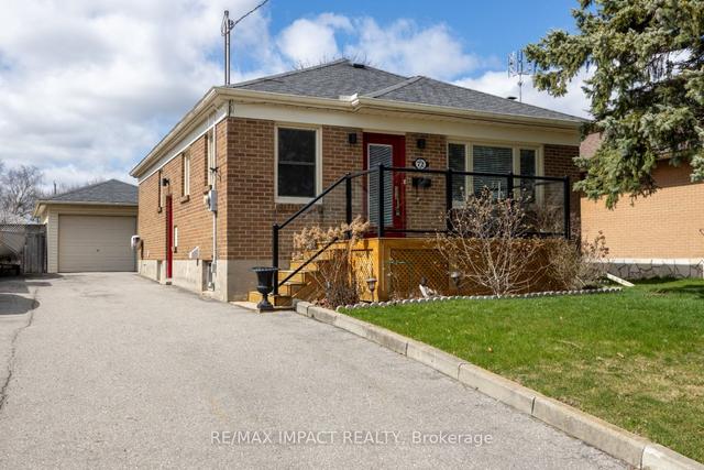 72 Grassmere Crt, House detached with 3 bedrooms, 2 bathrooms and 5 parking in Oshawa ON | Image 1