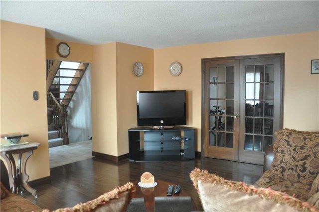 26 Midhurst Dr, House detached with 5 bedrooms, 2 bathrooms and 3 parking in Toronto ON | Image 7