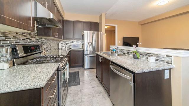 6 Selsdon St, House semidetached with 4 bedrooms, 3 bathrooms and 3 parking in Brampton ON | Image 2