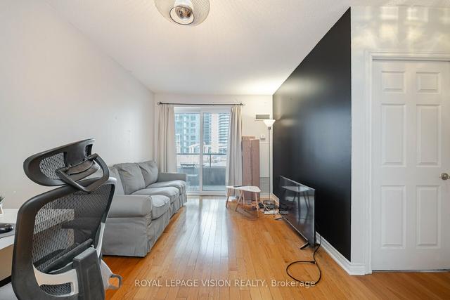 1726 - 250 Wellington St W, Condo with 1 bedrooms, 1 bathrooms and 1 parking in Toronto ON | Image 2