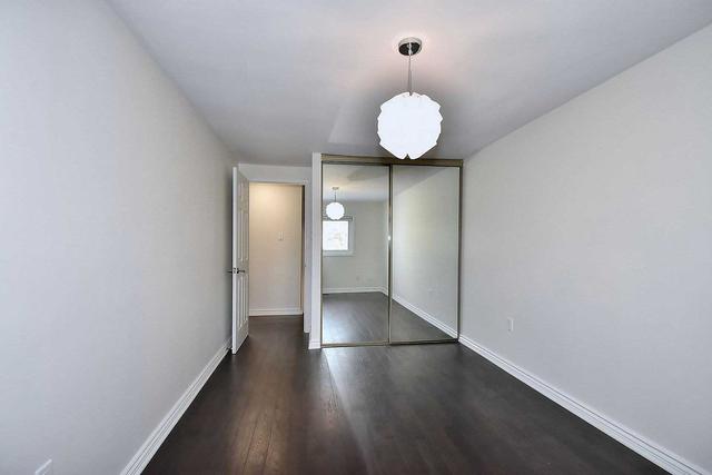 2 - 646 Village Pkwy, Townhouse with 3 bedrooms, 2 bathrooms and 2 parking in Markham ON | Image 4