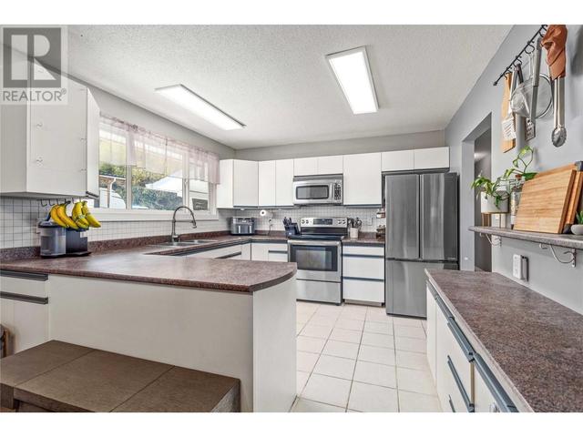 1995 Hollywood Road, House detached with 5 bedrooms, 2 bathrooms and 4 parking in Kelowna BC | Image 34